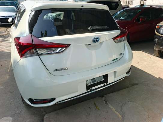 Toyota Auris hybrid image 23