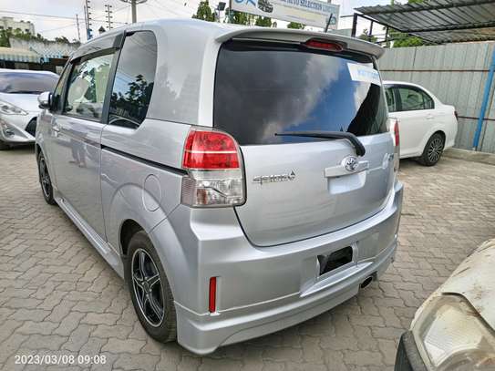 Toyota spade silver 2016 image 4