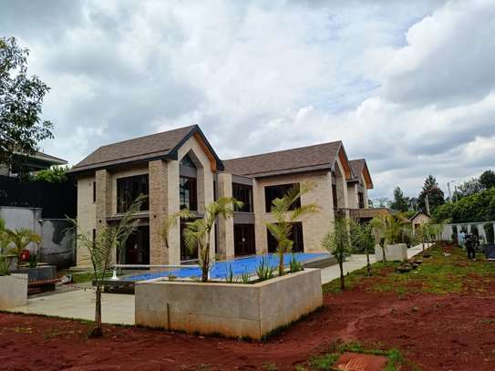 5 Bed House with En Suite at Runda image 2
