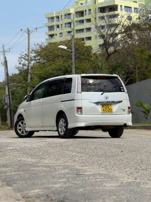 Toyota ISIS KDG image 4