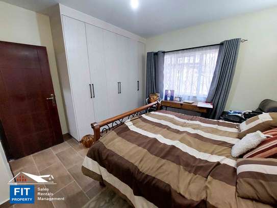 4 Bed House with En Suite in Brookside image 12