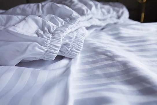 High quality  white striped  duvets,towels, bathrobes image 3