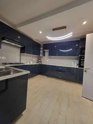 4 Bed Apartment with En Suite in South C image 12