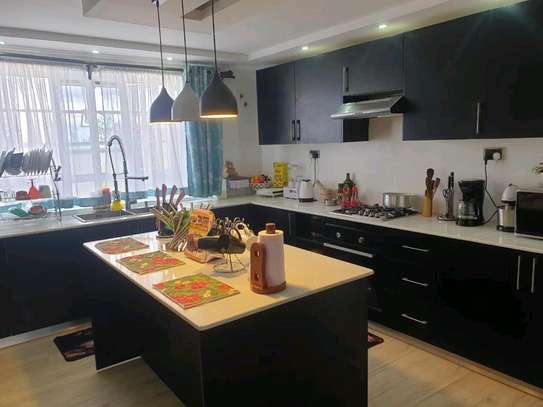 4 bedrooms all en-suite flat-roof maisonettes with SQ image 4