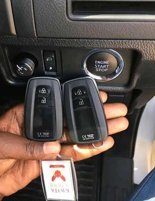 Car keys Replacement Services image 3