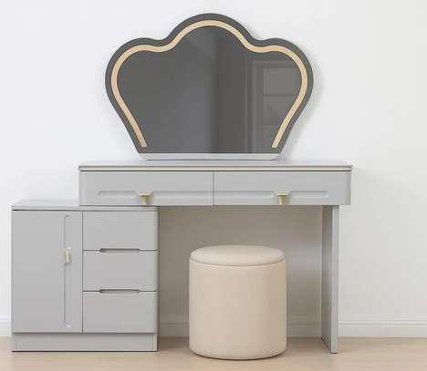 Dressing Table:  Elegant Home Dressing Table image 6