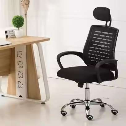 Adjustable Black Swivel Mesh Office Chair image 1