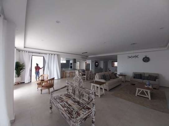 Serviced 5 Bed Apartment with En Suite at Mombasa image 2