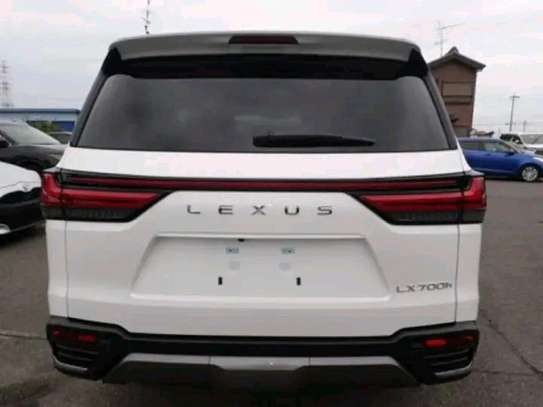 2025 Lexus LX 700h image 4
