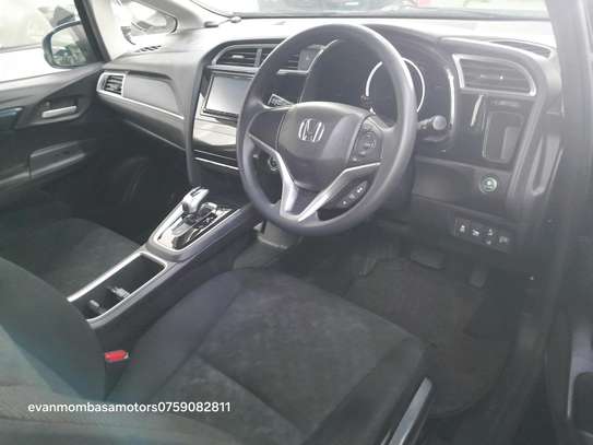 Honda shuttle hybrid 2018model image 3