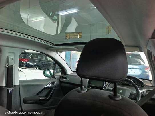Peugeot 208 image 2
