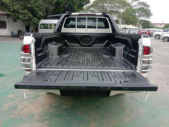 TOYOTA HILUX SINGLE CABIN image 3
