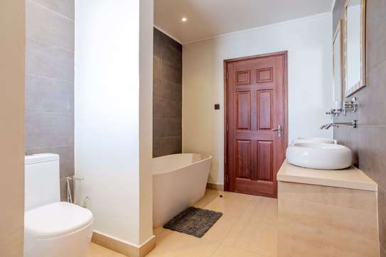 Furnished 2 Bed Apartment with En Suite at Vanga Road image 10