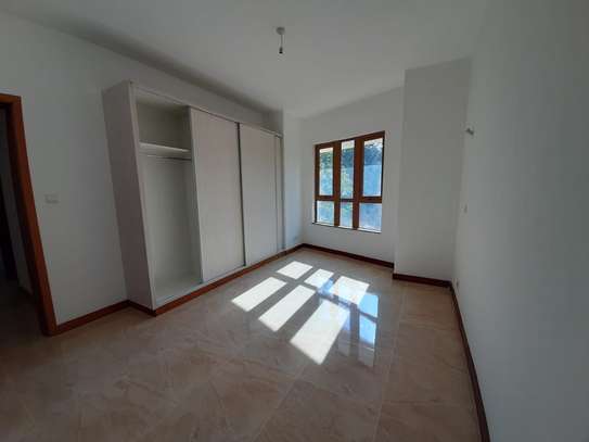 3 Bed Apartment with En Suite in Lavington image 13