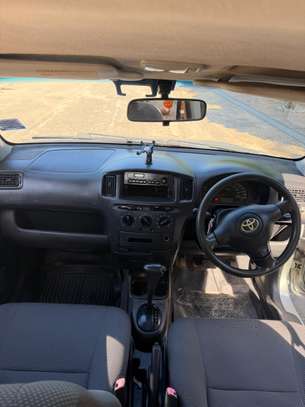 Toyota succeed image 7