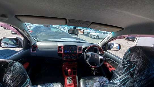 Toyota hilux double cabin image 5