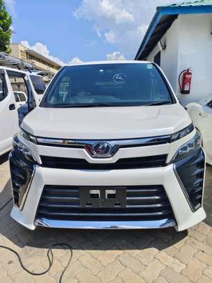 Toyota Voxy WXB 2017 white 2wd image 3