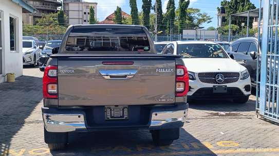Toyota Hilux Double cabin Grey 2021 image 24