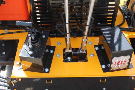 16.5HP SEAT ON POWER TROWEL/POWERFLOAT FOR SALE image 4