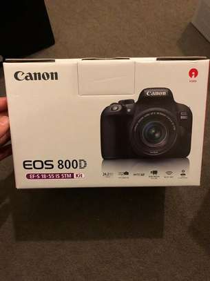 Canon EOS 800D image 2