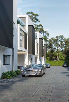 5 Bed Villa with En Suite in Lavington image 3