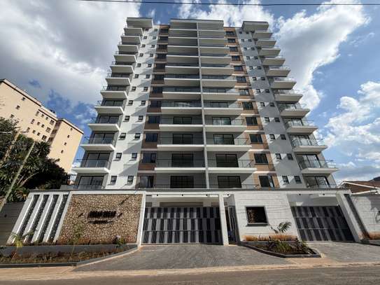 3 Bed Apartment with En Suite in Brookside image 1