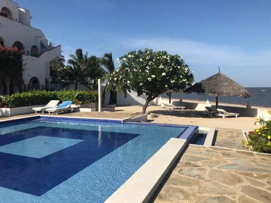 5 Bed Villa with En Suite in Malindi image 3