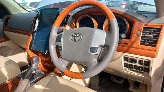 Toyota land cruiser V8 image 6