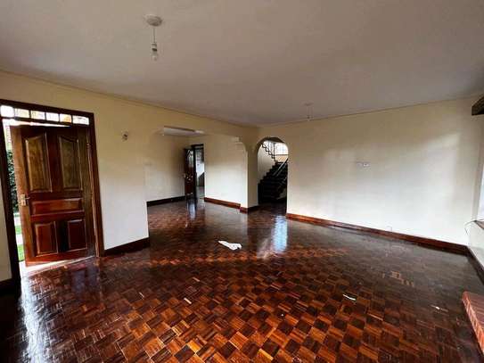 4 bedroom villa with sq to let/sale in Runda image 8