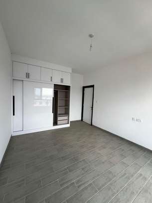 2 Bed Apartment with En Suite in Lavington image 10