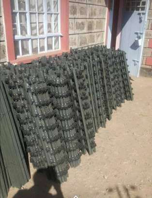 Electric fence Strainer posts. image 3