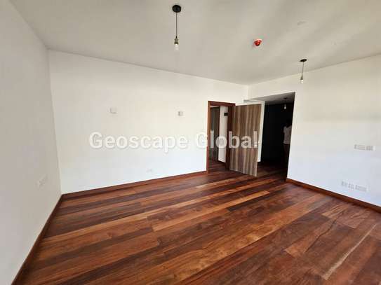 3 Bed Apartment with En Suite in Rosslyn image 2