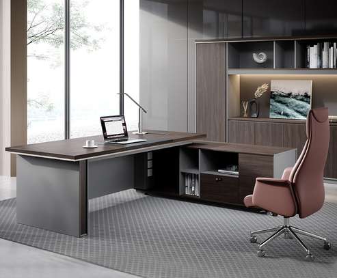 Office Desk: 1.8m  Luxurious Manager's Desk image 5