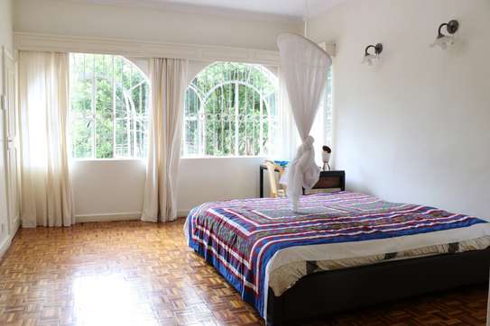 4 Bed House with En Suite in Gigiri image 8