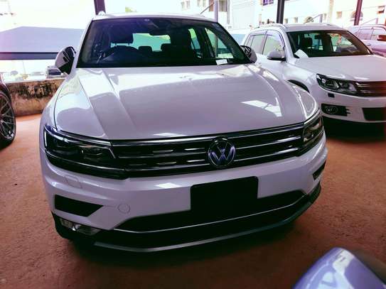 Volkswagen Tiguan white TSi 2017 image 1