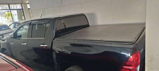 Toyota Hilux Double cabin Black TRD 2018 image 3
