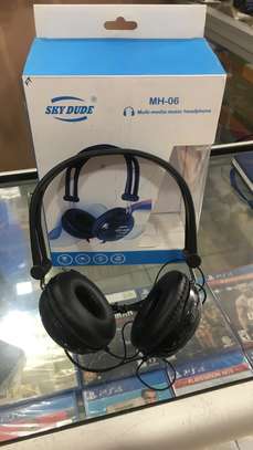 High quality headphones with mic image 1
