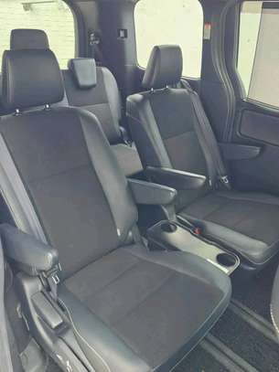 Toyota Noah WXB image 5