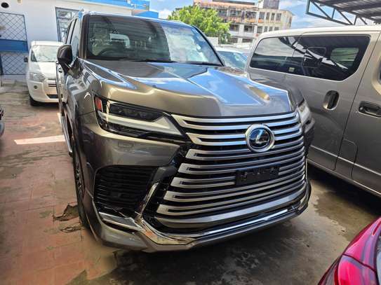Lexus 600 image 8