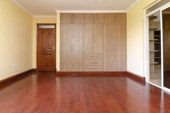 5 Bed House with Garage in Runda image 5