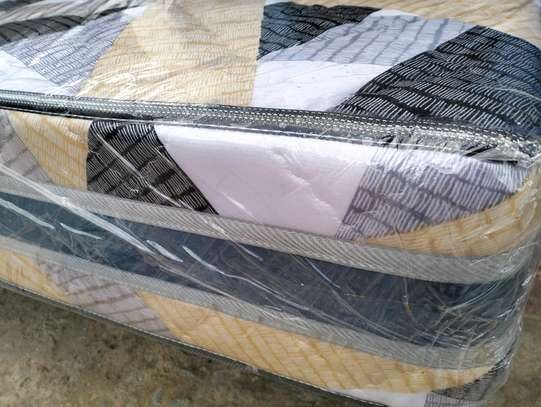 Spring mattress 5x6,10inch free delivery image 3