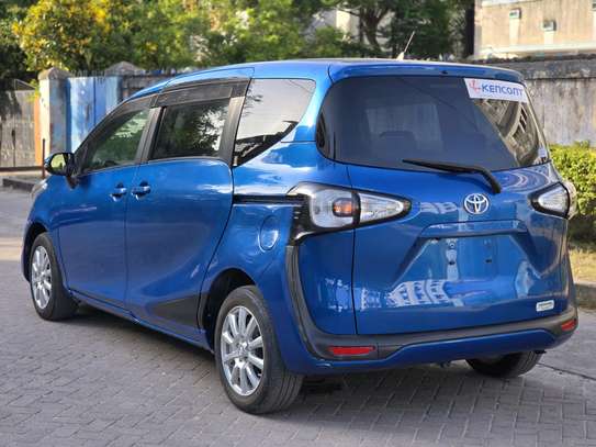 Sienta non hybrid blue image 4