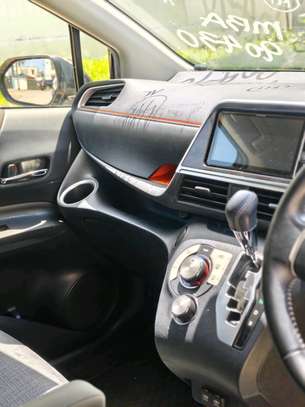 Toyota Sienta hybrid 7seater 2019 image 6