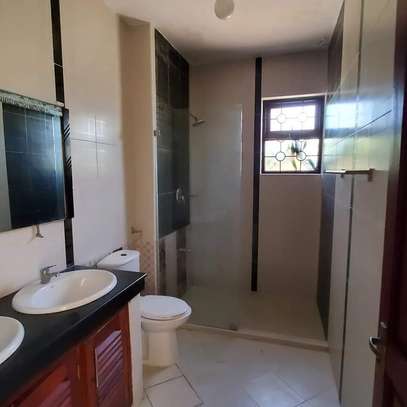 3 Bed Apartment with En Suite at Nyali image 7