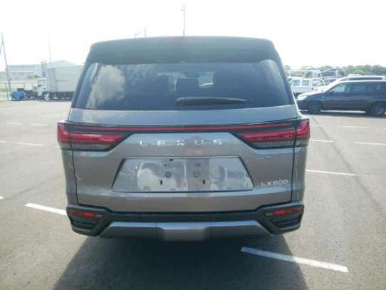 2022 Lexus LX600 image 12