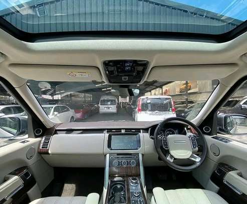 Land Rover Vogue 2018 Gold image 6