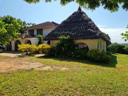 Riverfront house in Diani for sale. 7 bedrooms image 2