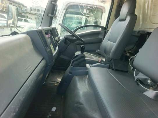 Isuzu Elf NPR85 freezer image 3