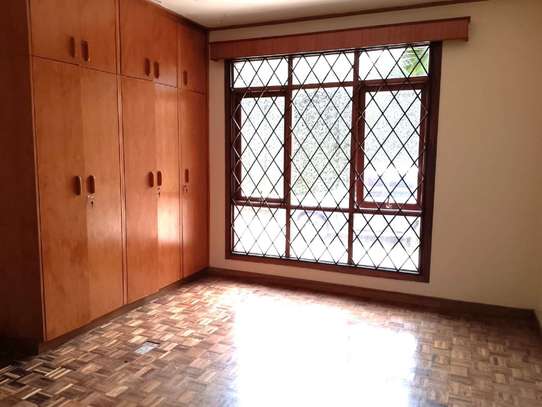4 Bed Apartment with En Suite in Kilimani image 7