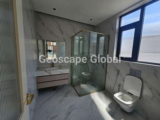 5 Bed Townhouse with En Suite in Lavington image 12